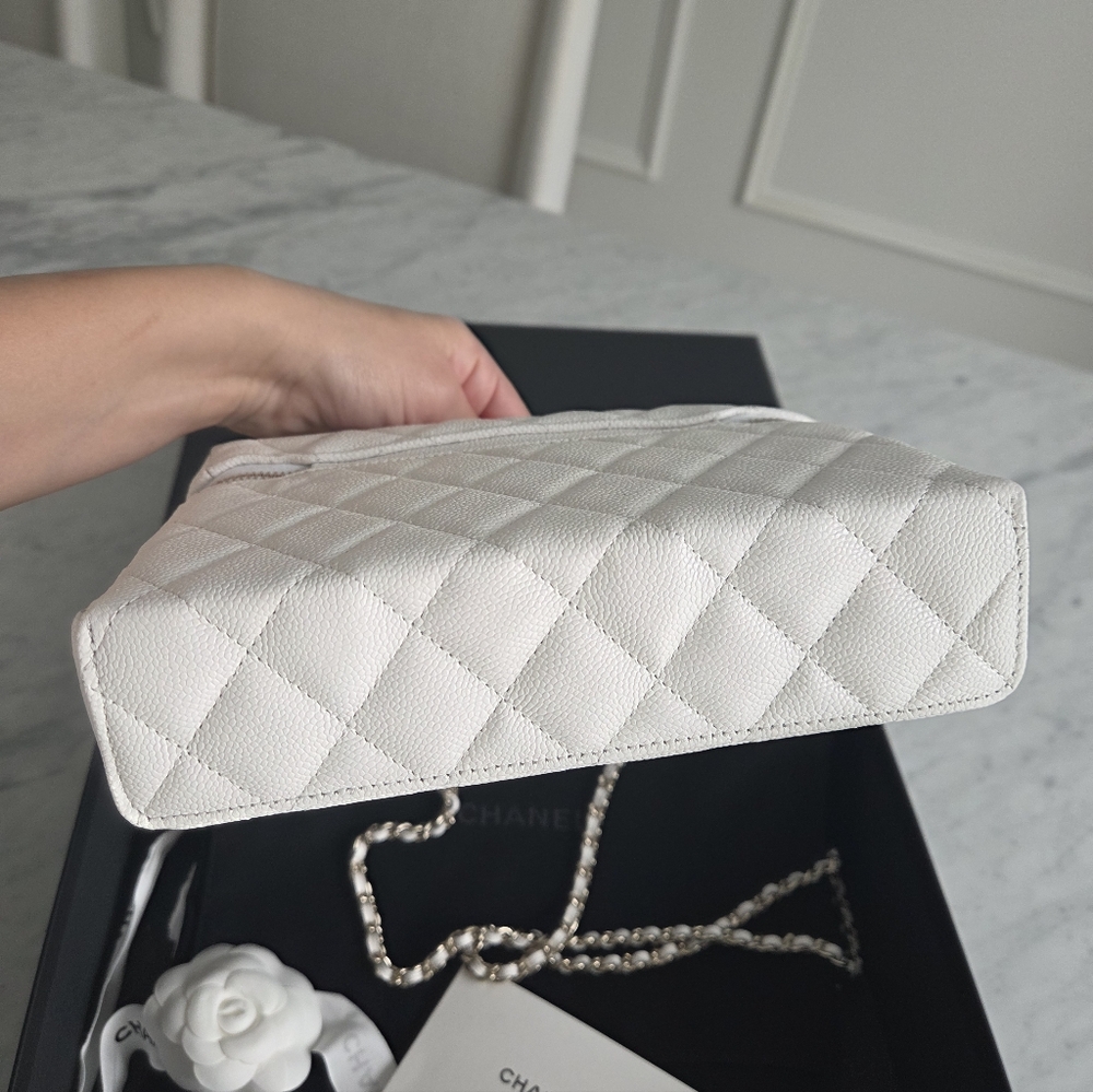 CHANEL White Quilted Cosmetic Bag with Chain - Picture 4 of 6